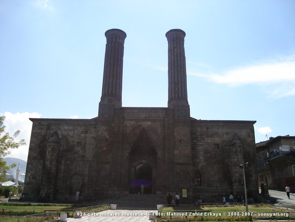 024_cifte_minareli_medrese_4