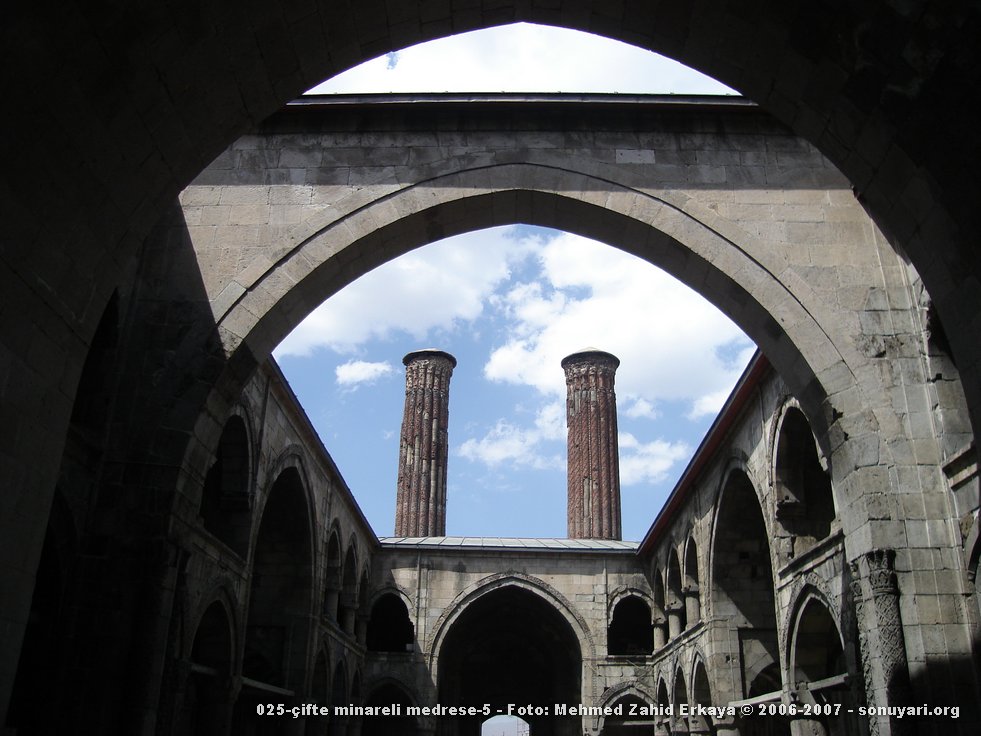 025_cifte_minareli_medrese_5