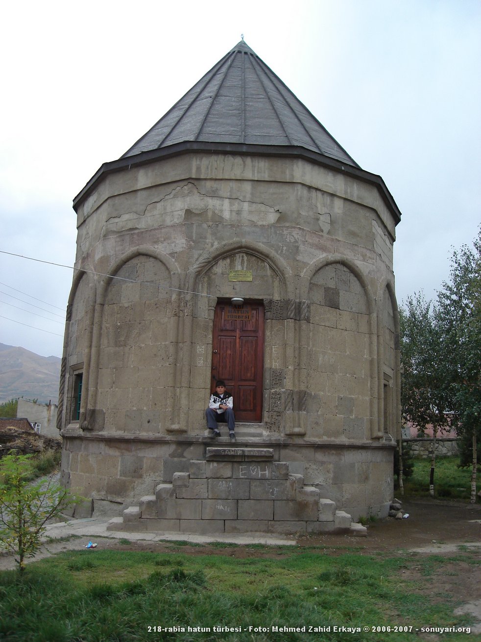 218_rabia_hatun_turbesi