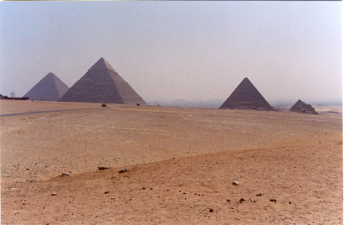 03Gizanpyramidit