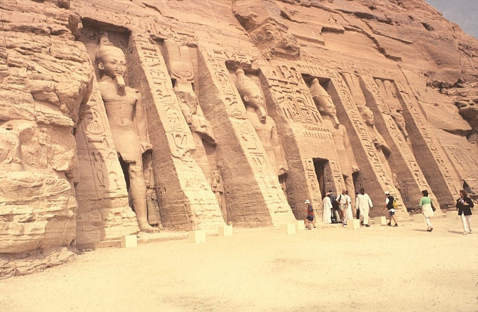 03AbuSimbelNefertari
